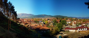 Панорамна снимка от планински град в България